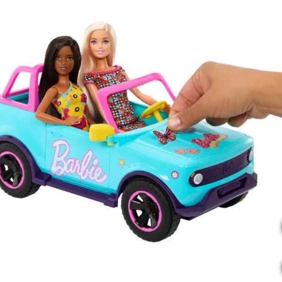Brand new Hot Wheels Barbie RC SUV with two dolls - Picture 2 of 4